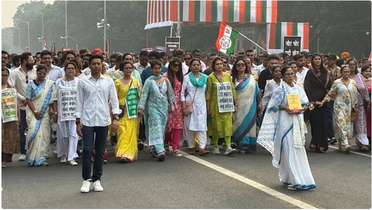 Mamata Hits Streets, Slams ‘Silent Rigging’ in Voter List Row